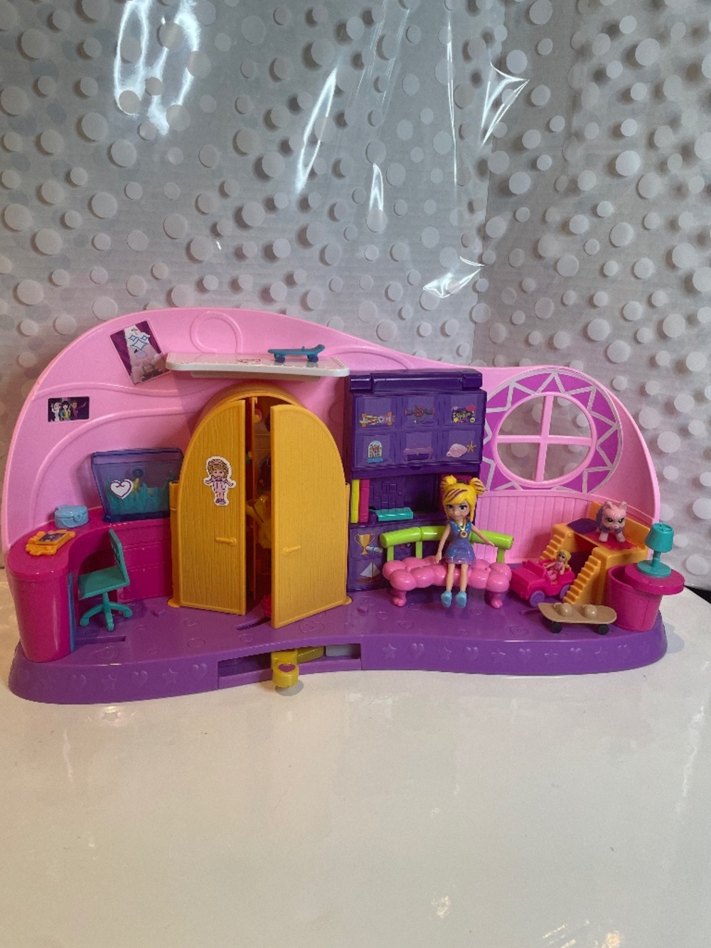 Polly Pocket Go Tiny! Bedroom Playset